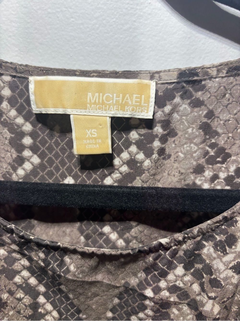 Michael Michael Kors Snake Print Cold Shoulder Blouse XS - Picture 3 of 4